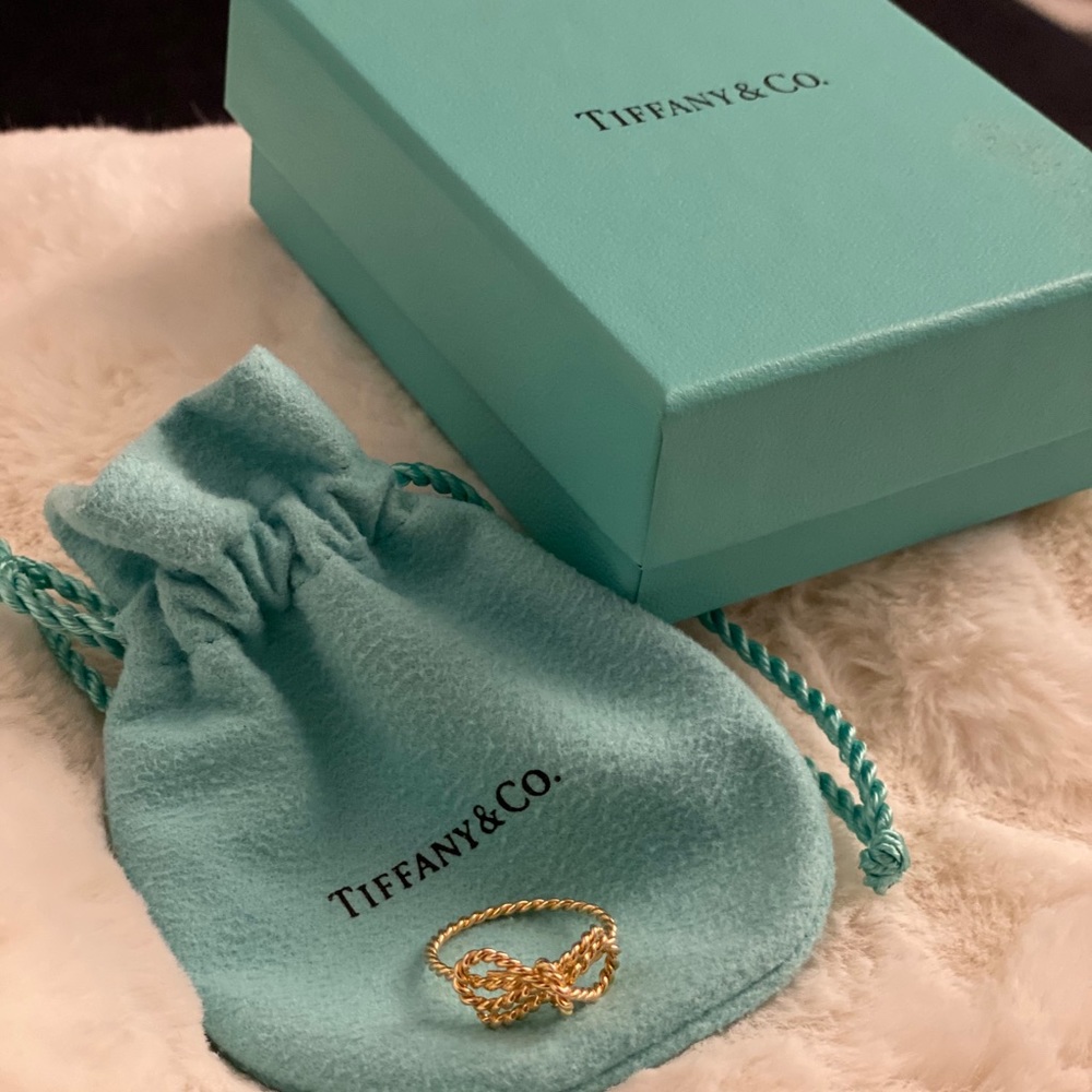TIFFANY & CO. TWIST BOW RING GOLD SIZE 6 SOLD OUT!